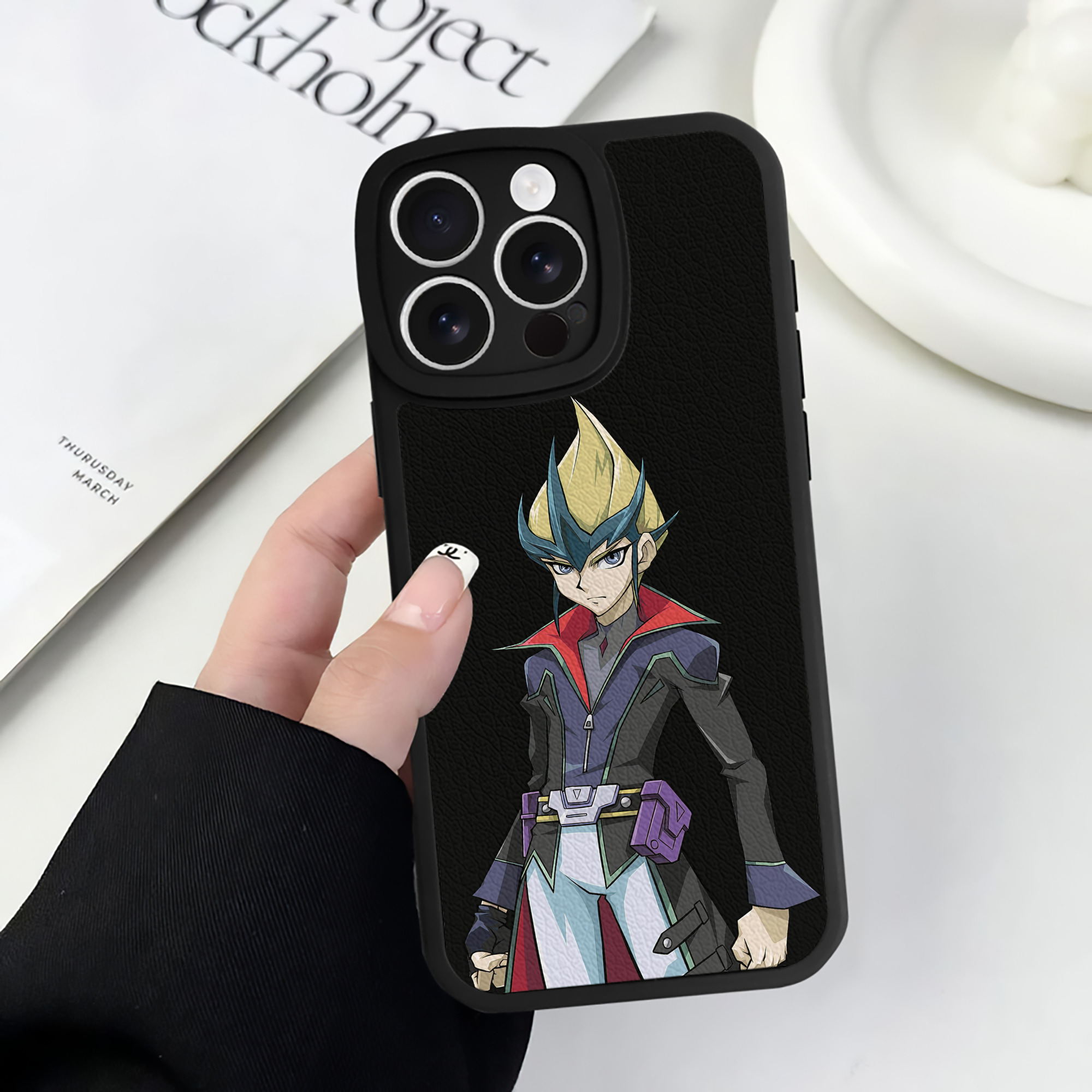遊☆戯☆王 Yu-Gi-Oh! 【iPhone 16シリーズ対応】シリコンスマホケース（レザー調） 材質：シリコン